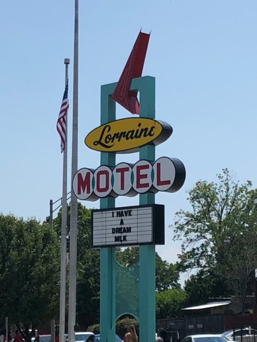 F26200F7-9FE3-4927-AAE9-433AE83ED4E4